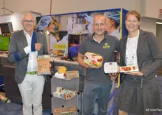 Last year, JASA Packaging opened a branch in the US. Piet Pannekeet, Joost Somford and Sandra Somford-Pannekeet show different types of packaging, including compostable and sleevers.